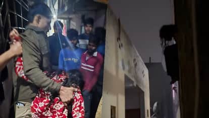 teenage girl climbed to the fourth floor and attempted to jump