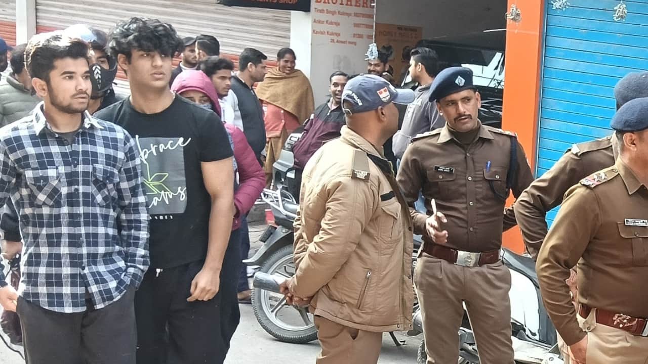 Dehradun Gunjan Murder Case friend said people standing nearby didn't help to saved
