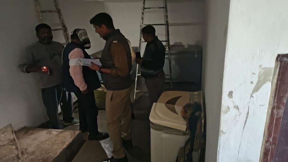 Mayank ran throughout house to save his life floor and walls were found covered in blood in Firozabad