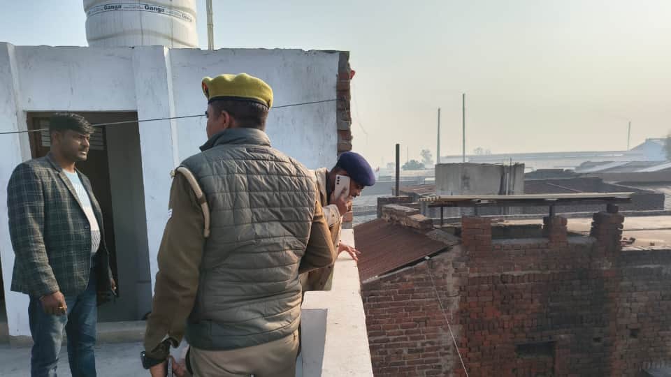 father killed his 12-year-old son with a sharp weapon locked body in a box in Firozabad