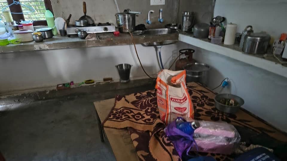 Mayank ran throughout house to save his life floor and walls were found covered in blood in Firozabad