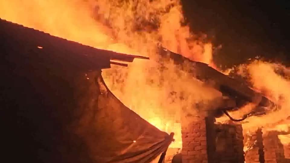 गौशालाओं में लगी आग