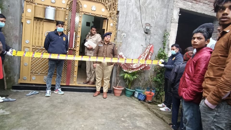 woman murder her blood-stained body was found in house After the robbery in hapur