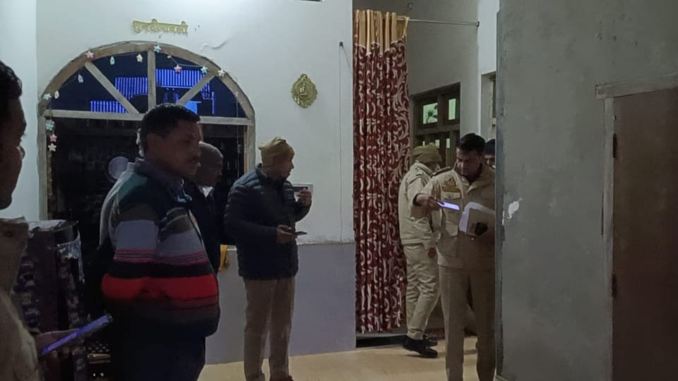 woman murder her blood-stained body was found in house After the robbery in hapur