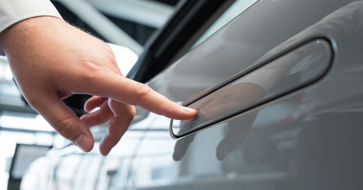 China Becomes First Country to Ban Hidden Door Handles in Electric Cars Over Safety Concerns