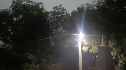 Kanpur darkness descended at 9 AM streetlights switched on people frightened by strong winds and heavy rain