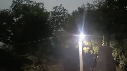 Kanpur darkness descended at 9 AM streetlights switched on people frightened by strong winds and heavy rain