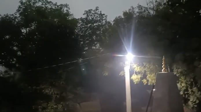 Kanpur darkness descended at 9 AM streetlights switched on people frightened by strong winds and heavy rain