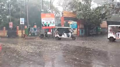 UP Weather News Dark clouds covered sky in Lucknow rain lashed several areas wind increased cold