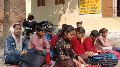 Piles of garbage in the school premises, classes held in the panchayat building - the reality of Moradabad