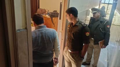 man found dead on chair in a hotel room in Shahjahanpur