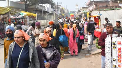 सीर गोवर्धन से जाते रैदासी।