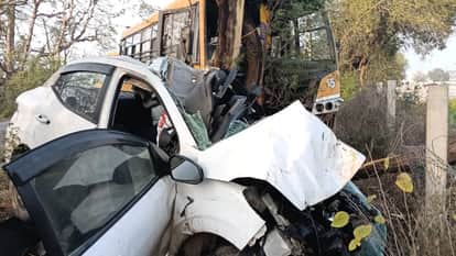 Major accident in Rewari: School bus and car collide head-on, two young men in the car killed.