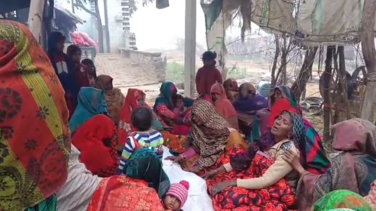 युवक की मौत पर रोते-बिलखते परिजन