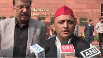SP MP Akhilesh Yadav says The deal with US is not 'deal' but a 'dheel' We have handed over our entire market