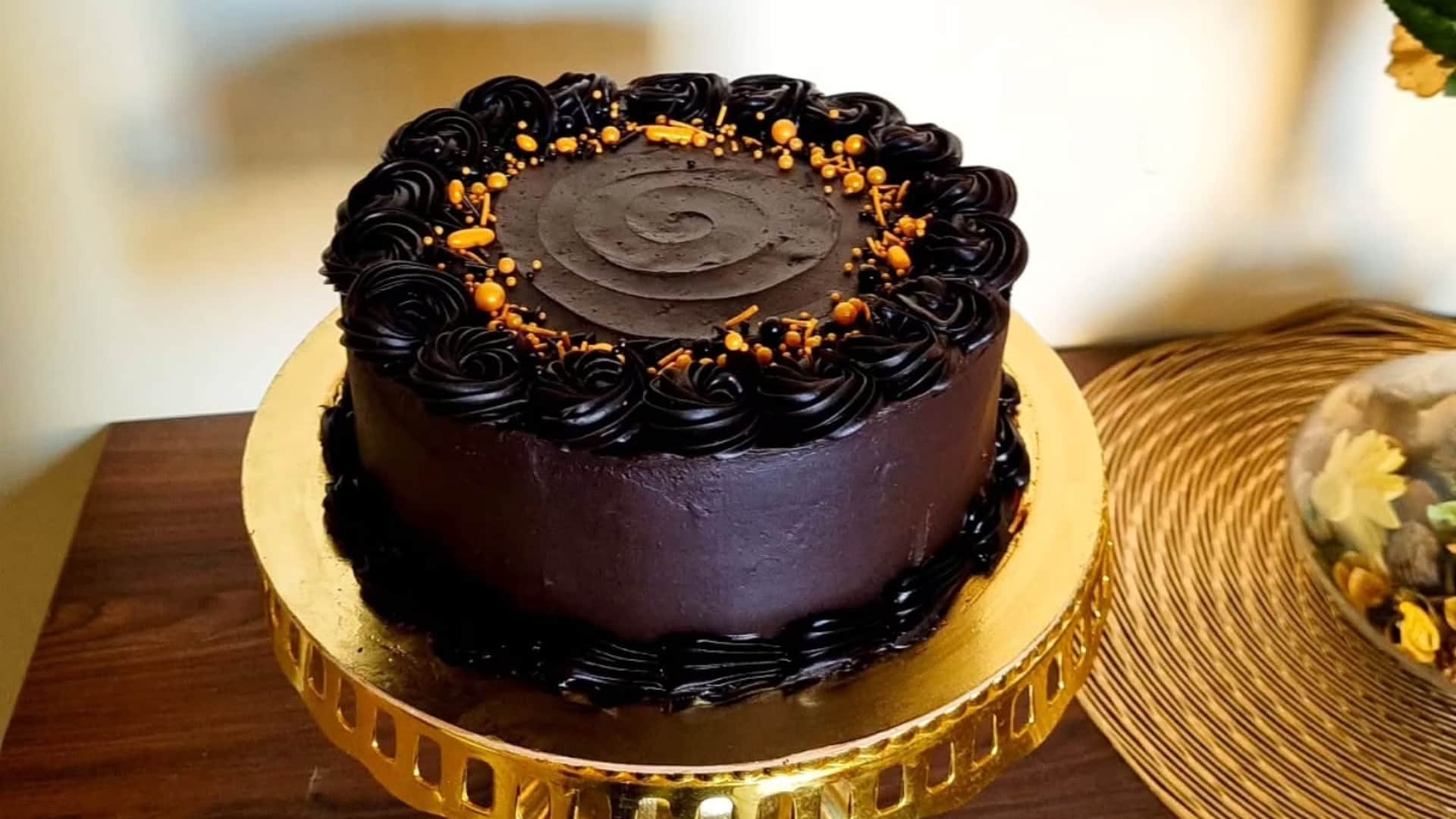 how to make chocolate cake without oven and egg at home