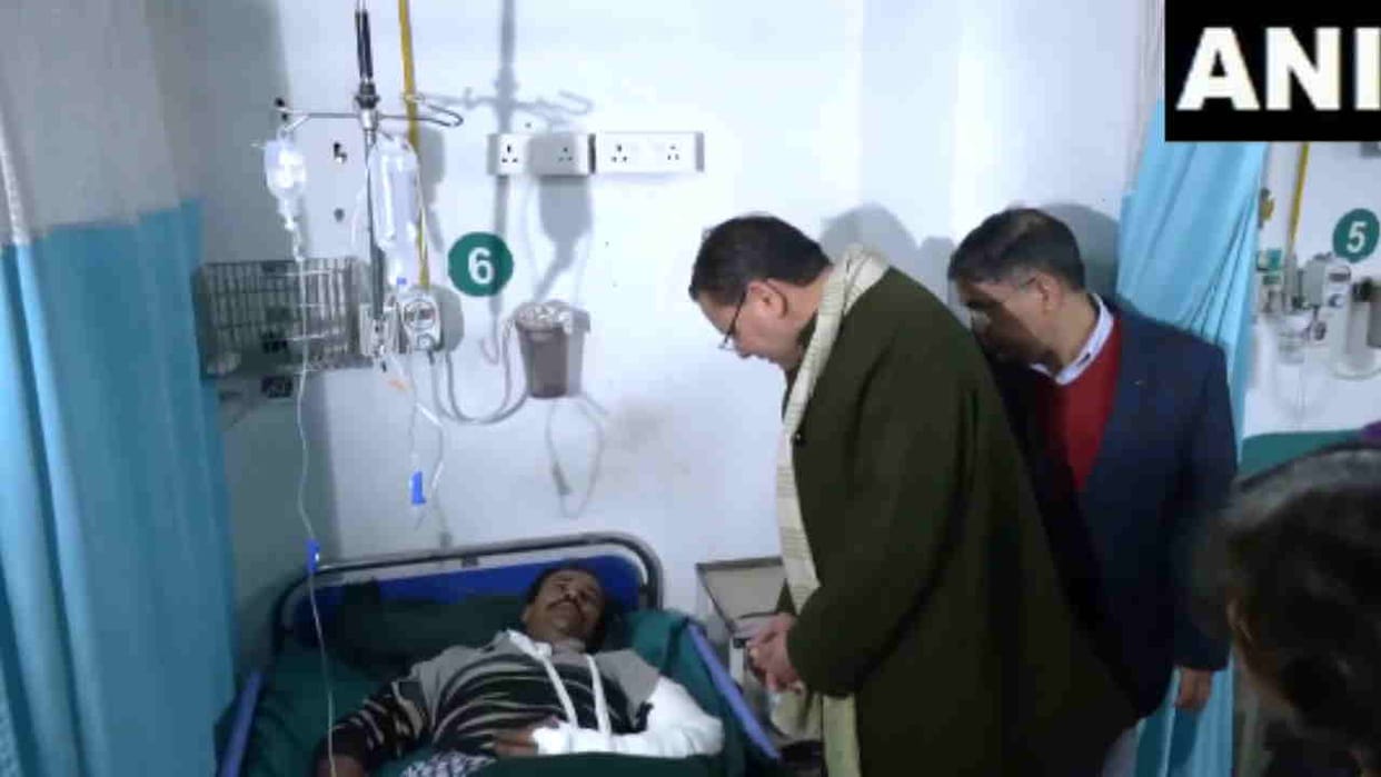 Himachal bus accident CM Dhami visits injured in Kalsi accident Uttarakhand News read All Updates in hindi