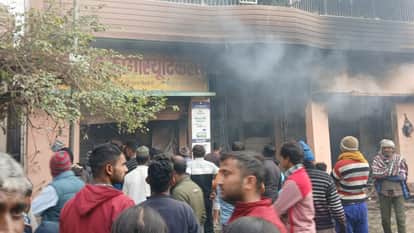 massive fire broke out in the trader house and shops in Bareilly