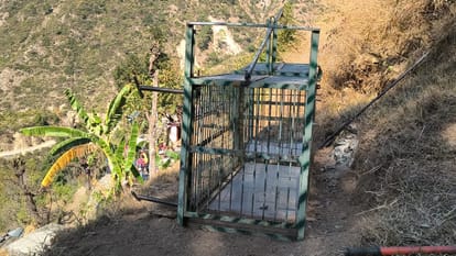 Rudraprayag  News Child body recovered three cages have been set up to catch leopardDM meet grieving family