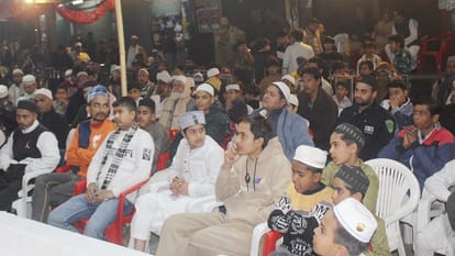 Shab-e-Barat: Fatiha read in the cemetery, prayers for forgiveness for those who have departed from this world