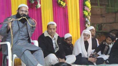 Shab-e-Barat: Fatiha read in the cemetery, prayers for forgiveness for those who have departed from this world