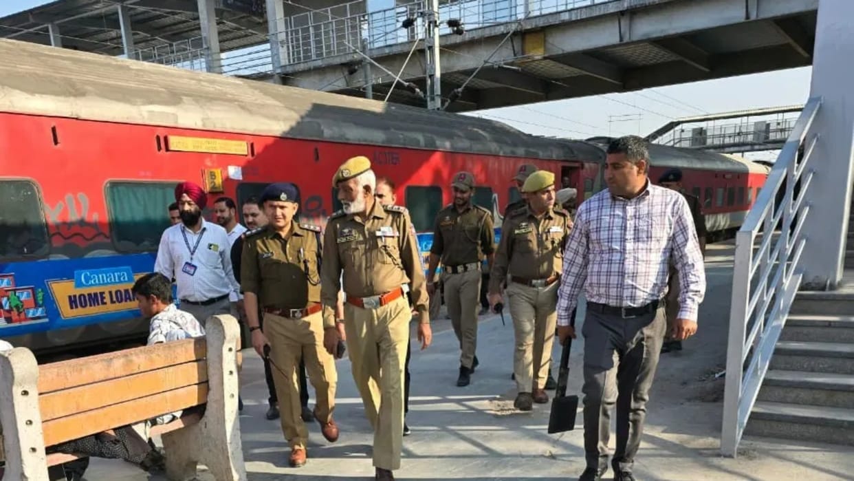 Jamui News: Four minors found in suspicious circumstances on train, GRP reunited them with their families