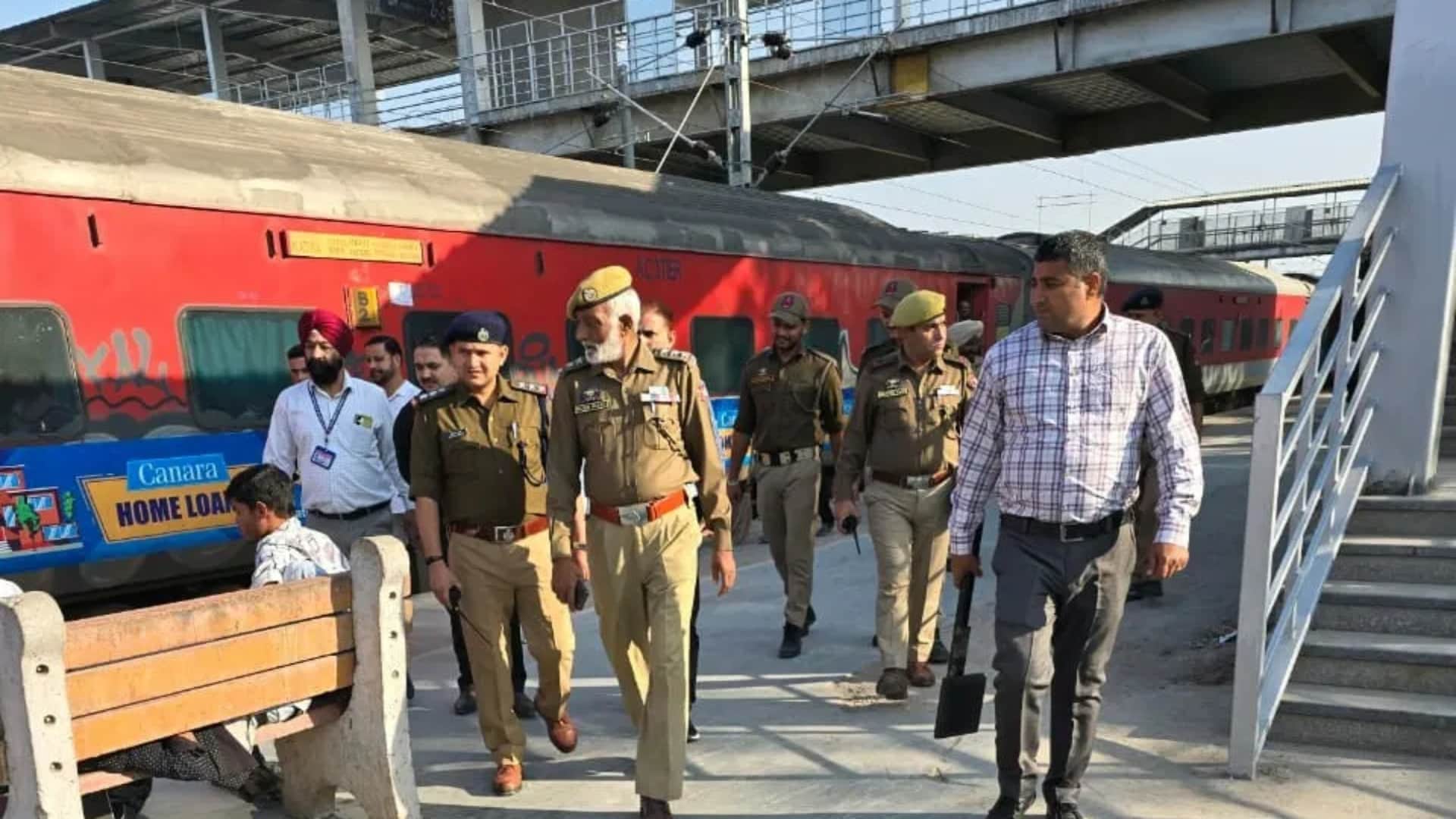 रेलवे स्टेशन के प्लेटफॉर्म पर मुस्तैद जीआरपी (सांकेतिक तस्वीर)