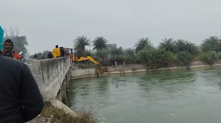 Orai Accident Car falls into canal after hitting a motorcycle two dead married couple injured and hospitalized