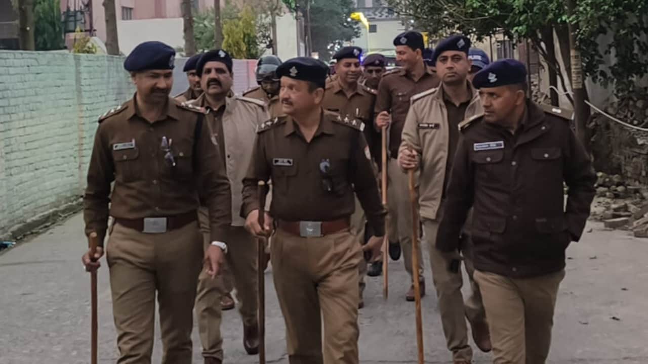 कोटद्वार में पुलिस का प्लैग मार्च