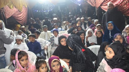 Shab-e-Barat: Fatiha read in the cemetery, prayers for forgiveness for those who have departed from this world