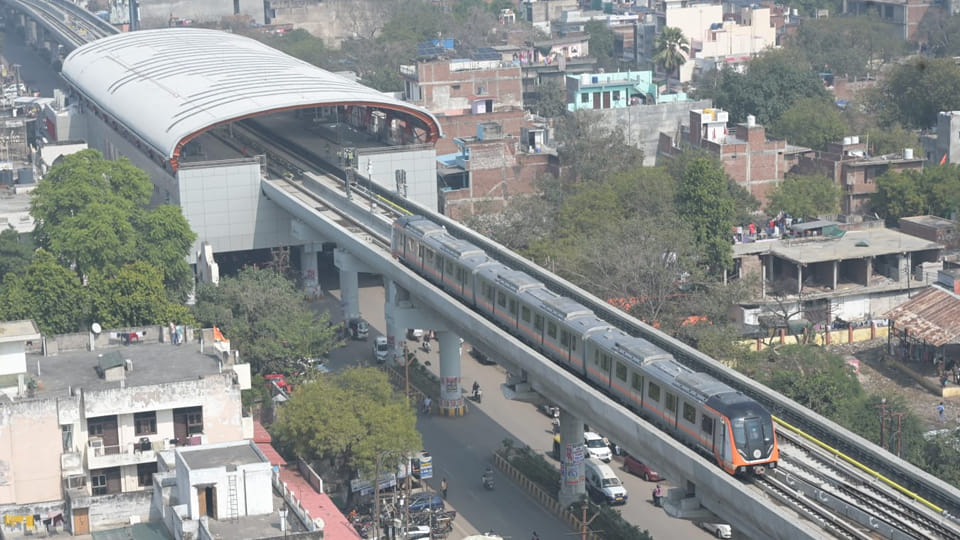 holi ke din kab chalegi delhi metro buses Namo Bharat Express Railways run special trains