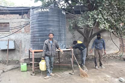 khatipura indore muddy water residents buy drinking water bhagirathpura deaths