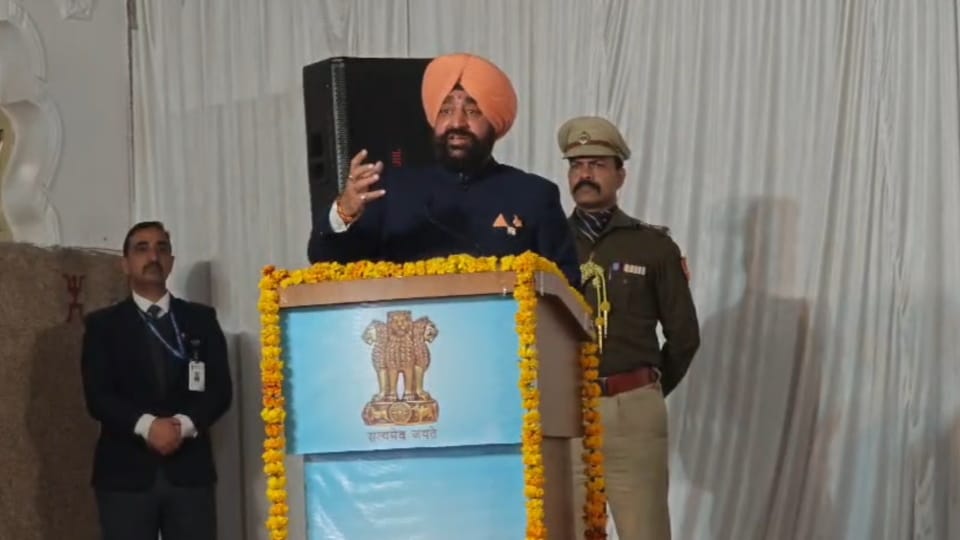 Uttarakhand Governor Gurmeet Singh attended bicentennial celebration of Hindi journalism in Haridwar