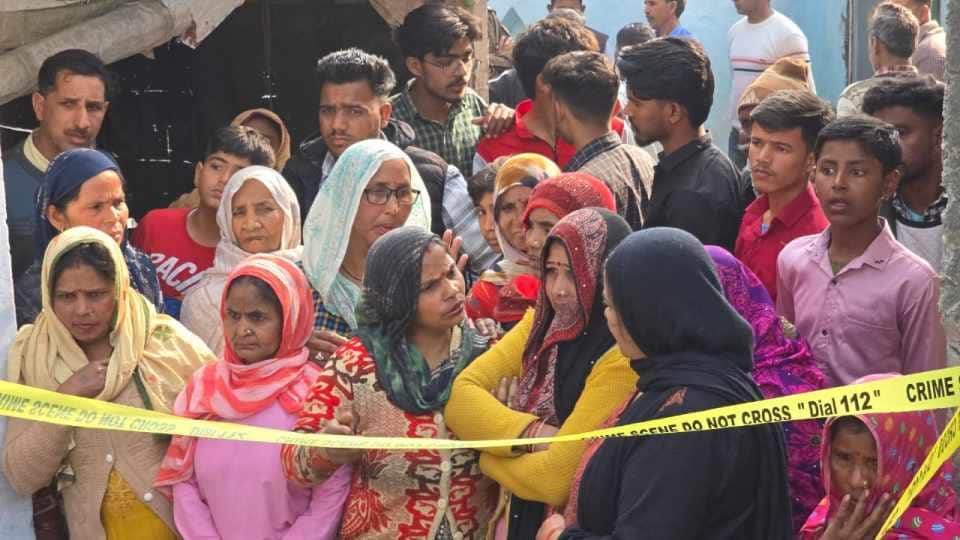 UP: Woman murdered in broad daylight in Amroha, stabbed repeatedly near her home