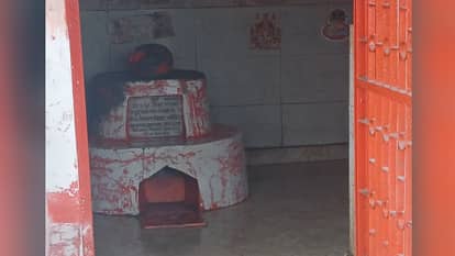 UP: Attempt to spoil the atmosphere by damaging the Samadhi in Meerut, uproar among villagers
