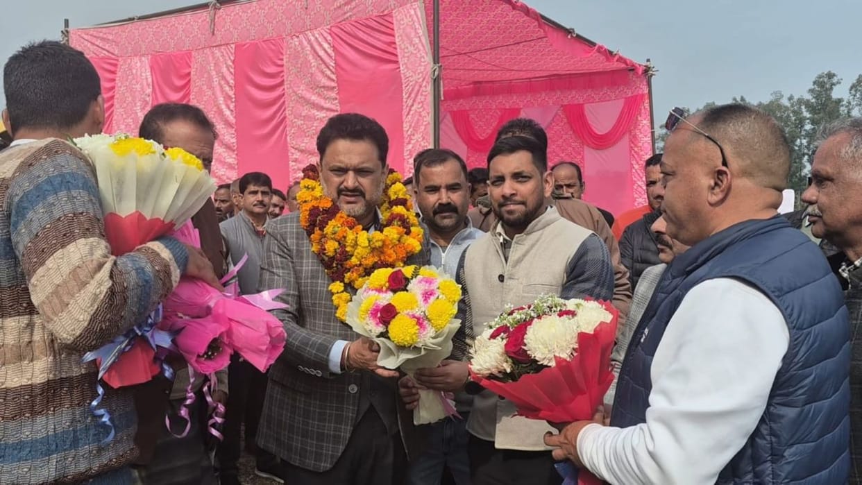 Bhawani Singh Pathania criticized the MPs saying they are busy reading letters from Delhi