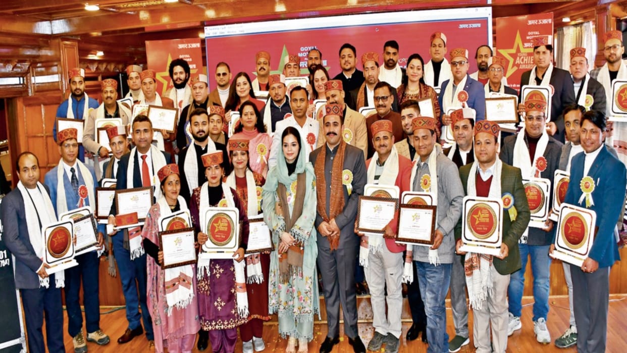 53 young people received the amar ujala Young Achiever Award.