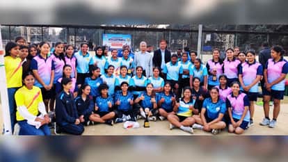 Volleyball Girls from the Arts faculty became champions across 17 departments winning by scores