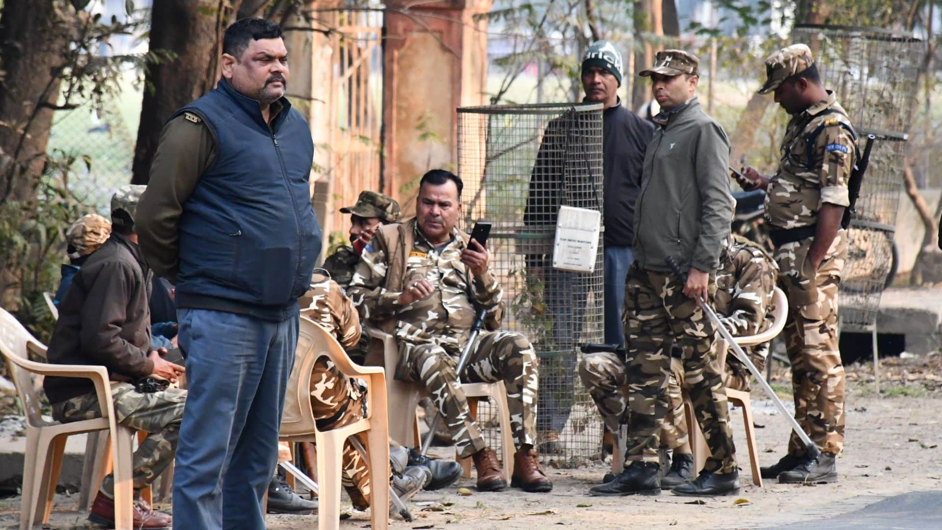 BHU campus remained tense fight broke out in hostel mess both sides have filed police complaint