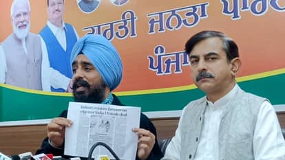 Politics heats up over term traitor BJP retaliates fiercely Congress Beant Singh statue