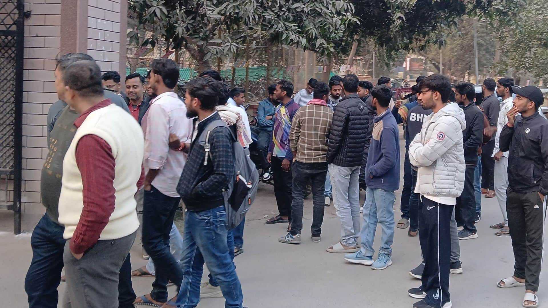 BHU campus remained tense fight broke out in hostel mess both sides have filed police complaint