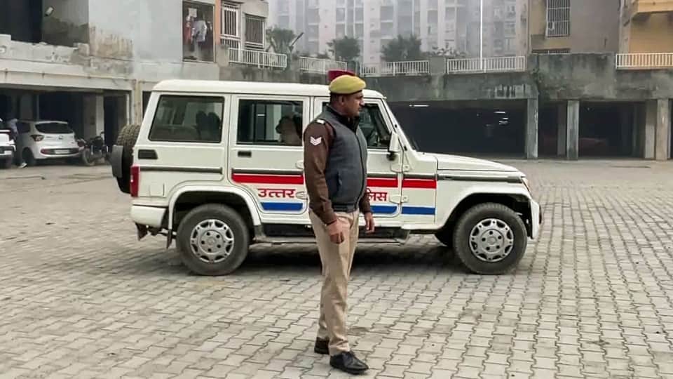 Ghaziabad Triple Suicide 3 Girls Father two crore Debt he recharged electricity meter by selling his mobile