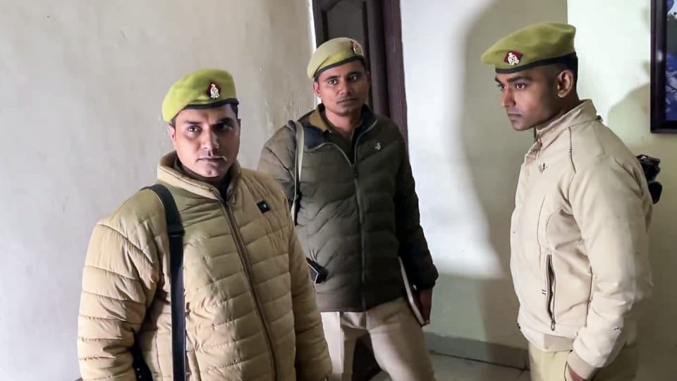 Ghaziabad Suicide case mystery of mobile and suicide note will be solved in three to four weeks