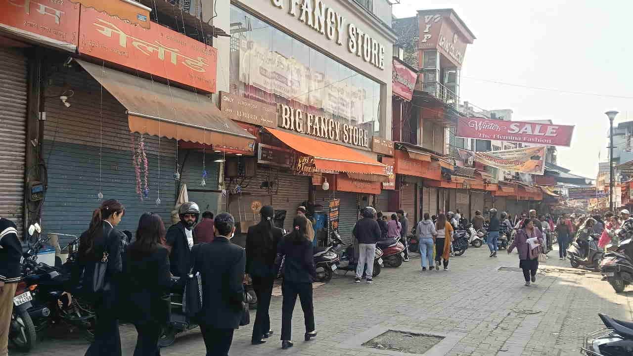 Dehradun Gunjan Murder Case friend said people standing nearby didn't help to saved