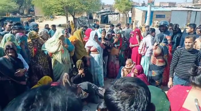 Auraiya speeding ambulance ran over young child leading to protests and road blockade by angry family members