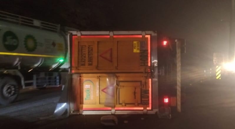 Unnao road accident A truck scattered four bodies across the road police collected the torn remains