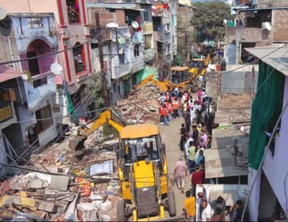 Indore: Houses had been built over the drain; the municipal corporation demolished 21 houses to restore the fl