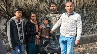 HRTC Bus Crash in Uttarakhand People Clash Over Found Bag of Cash News in Hindi