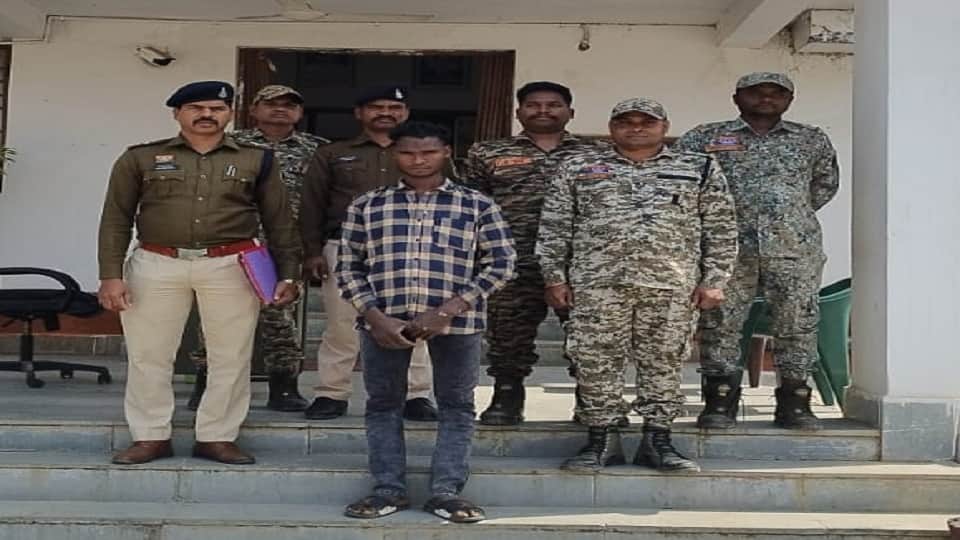 पुलिस की गिरफ्त में आरोपी