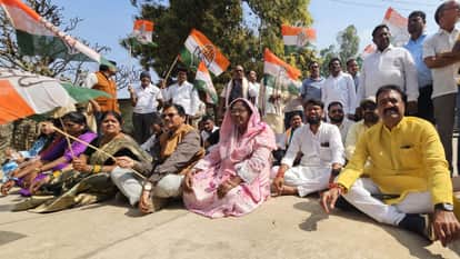 Congress worker protested against expensive treatment in Super Specialist Hospital
